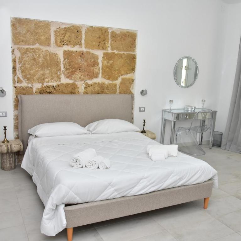 Yllen Rooms - Suite Deluxe con Vasca Idromassaggio - 3