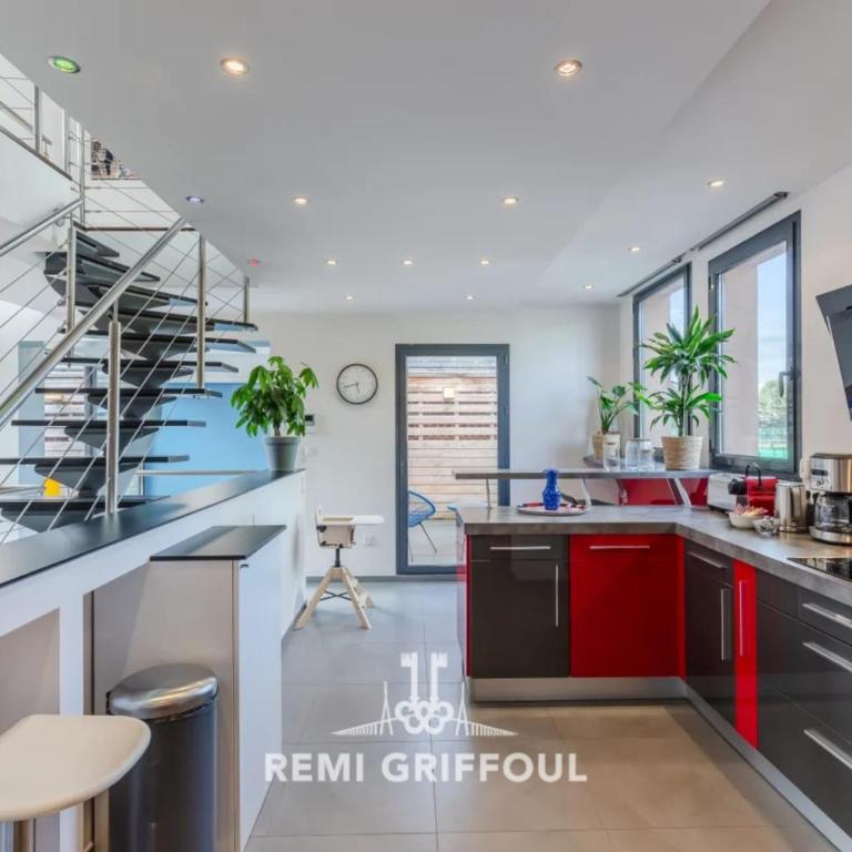 The Cosmopolitan Architect Design Home with Rooftop Jacuzzi 8 Guests - Maison de Vacances - 3