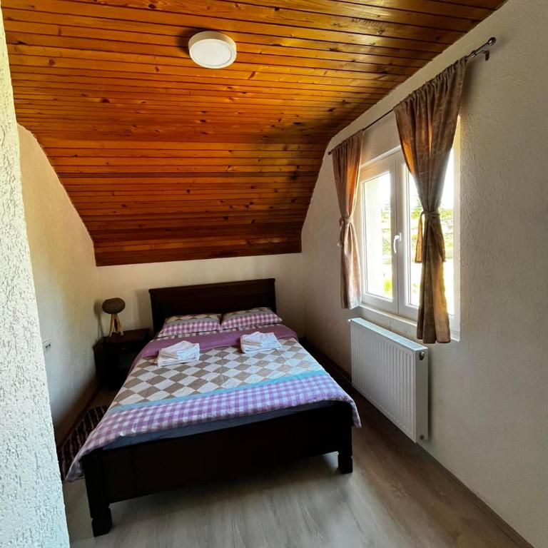 House Bozovic - Three-Bedroom Villa - 15