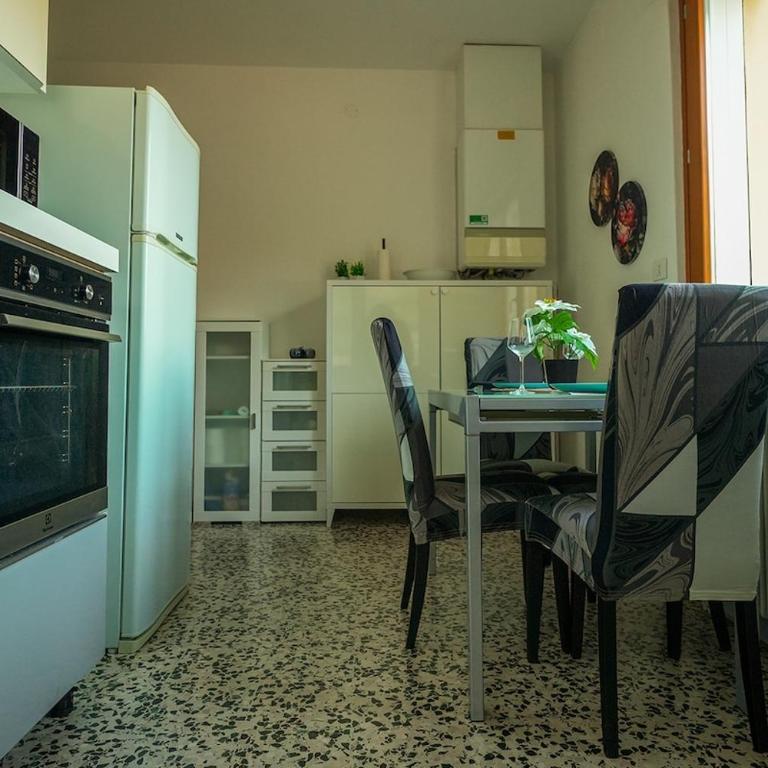 Panoramic Lake View Apartment - One-Bedroom Apartment - 13