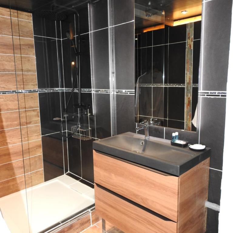 Love room "Nuit Blanche" - spa - Studio mit Queensize-Bett - 19