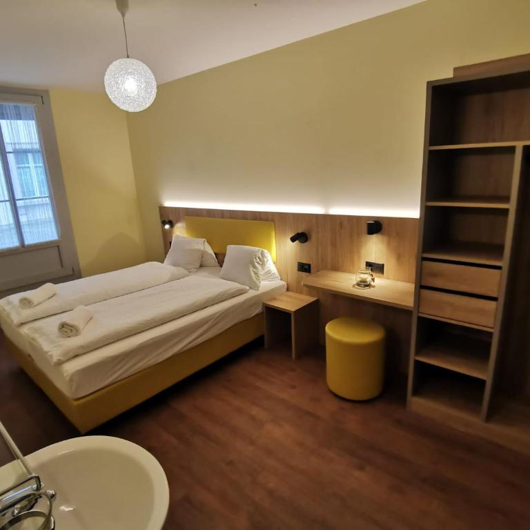 Budget Waldhotel - shared bathrooms - Doppelzimmer mit Gemeinschaftsbad - 1