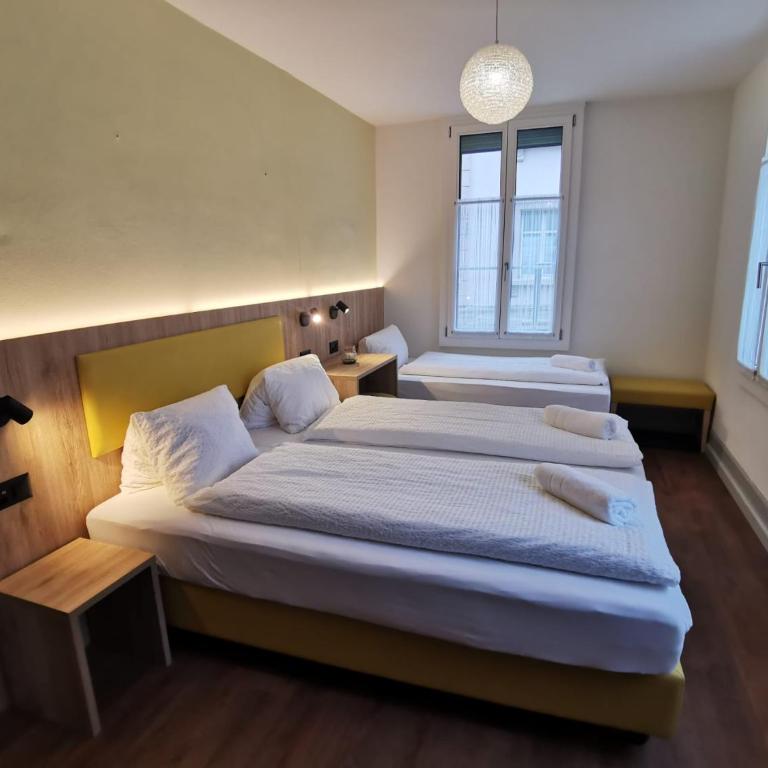 Budget Waldhotel - shared bathrooms - Dreibettzimmer mit Gemeinschaftsbad - 1