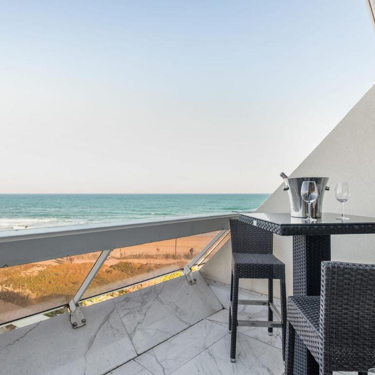 Joker Heliopolis Seafront Apartment with Panoramic Sea View - Apartment - 1