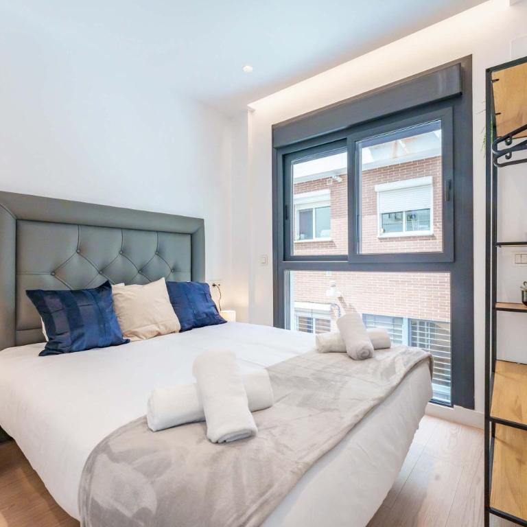 Stylish 3BD with Rooftop Jacuzzi - Las Artes - Apartment - 9