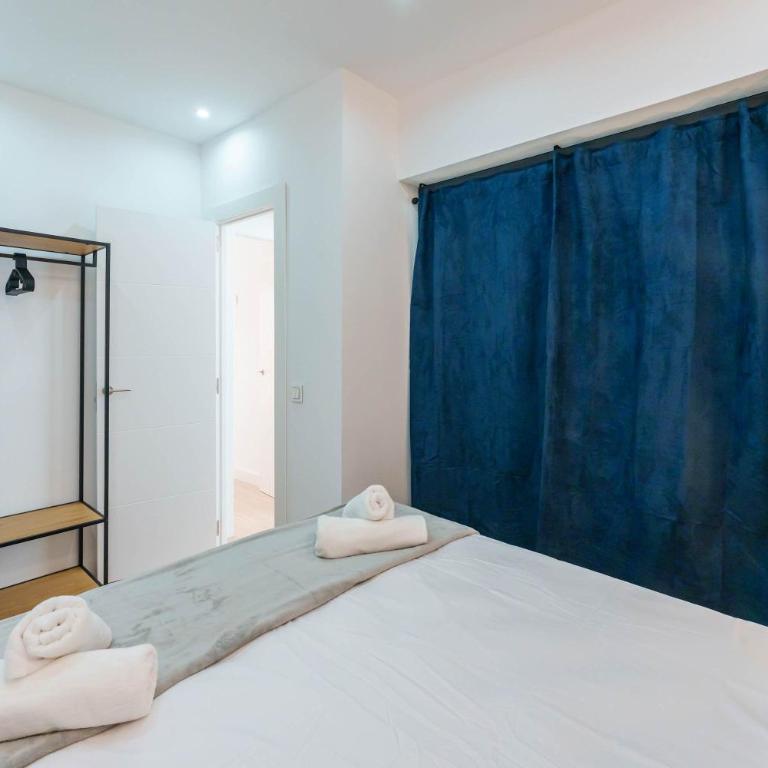 Stylish 3BD with Rooftop Jacuzzi - Las Artes - Apartment - 13