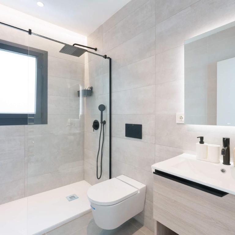 Stylish 3BD with Rooftop Jacuzzi - Las Artes - Apartment - 15