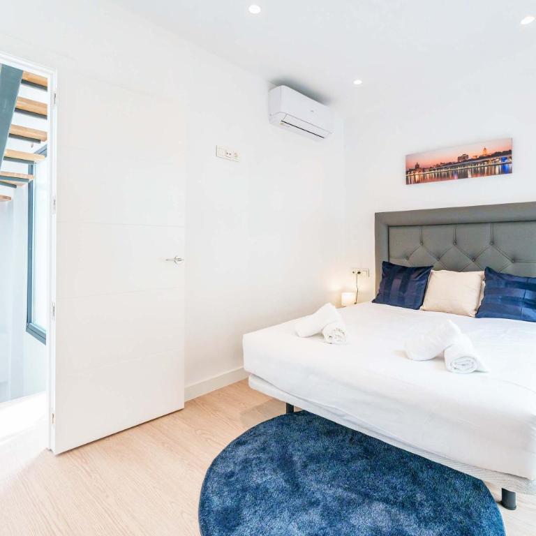 Stylish 3BD with Rooftop Jacuzzi - Las Artes - Apartment - 19
