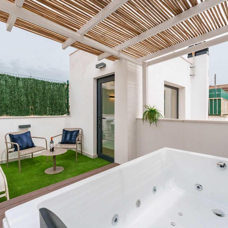Stylish 3BD with Rooftop Jacuzzi - Las Artes - Apartment - 2