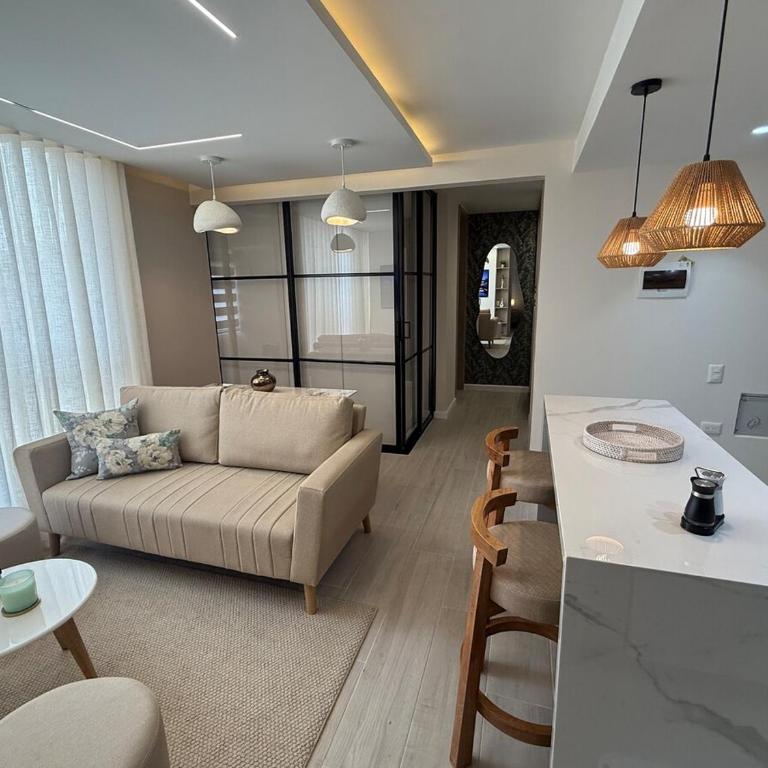 Open Floor Chic Interior Design Pool Full Kitchen - Apartamento de 2 dormitorios - 1