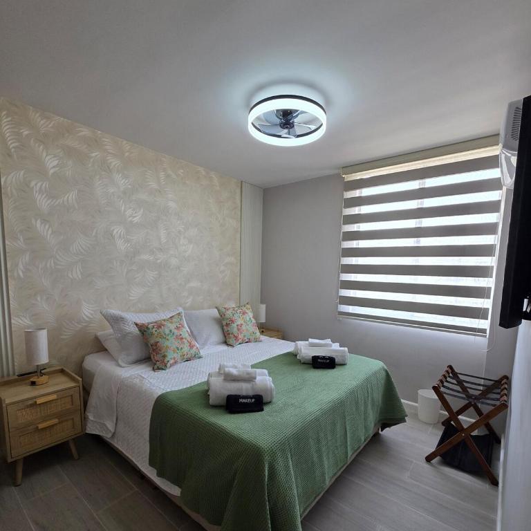 Open Floor Chic Interior Design Pool Full Kitchen - Apartamento de 2 dormitorios - 12