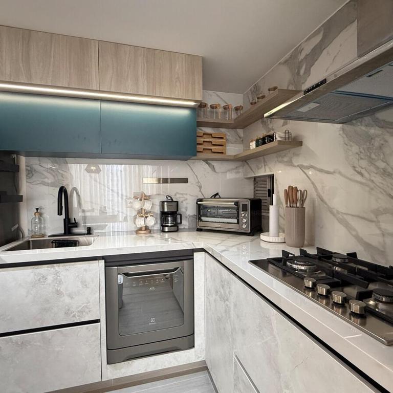 Open Floor Chic Interior Design Pool Full Kitchen - Apartamento de 2 dormitorios - 29