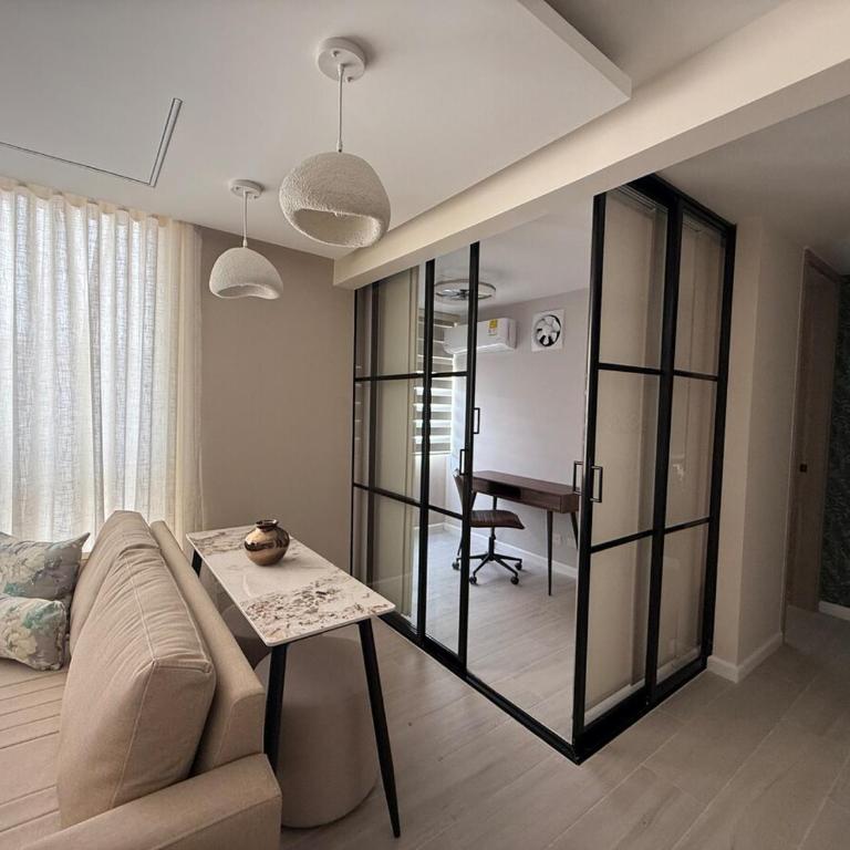Open Floor Chic Interior Design Pool Full Kitchen - Apartamento de 2 dormitorios - 36