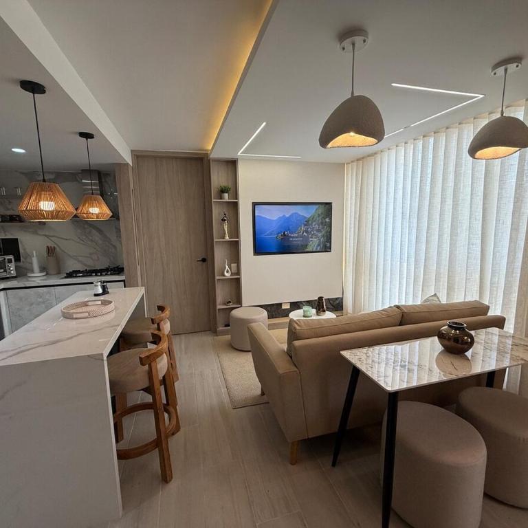 Open Floor Chic Interior Design Pool Full Kitchen - Apartamento de 2 dormitorios - 39