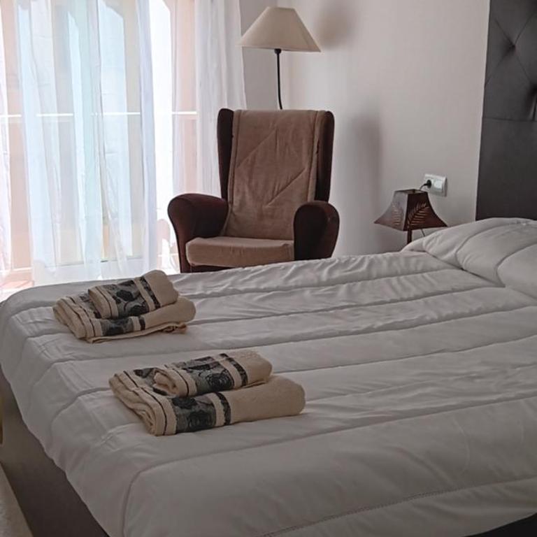 APARTAMENTO EN PRIMERA LINEA DE PLAYA EN Estepona - Apartamento de 1 dormitorio - 2
