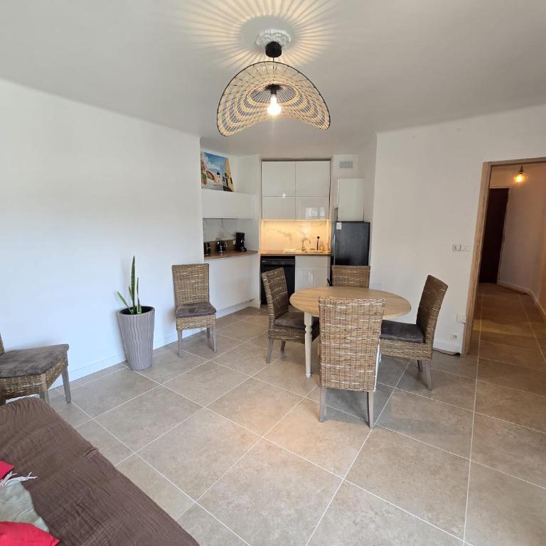 T2 idéal à 50m de la plage Tout à pied Parfait pour des vacances relax - One-Bedroom Apartment - 2