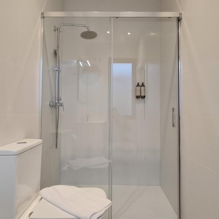 Suspiro 202 Elegant Suite - One-Bedroom Deluxe Apartment - 16