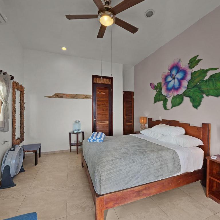 Playa Canek Beachfront Eco Hotel - Habitación Superior frente a la playa con cama extragrande y balcón - 4