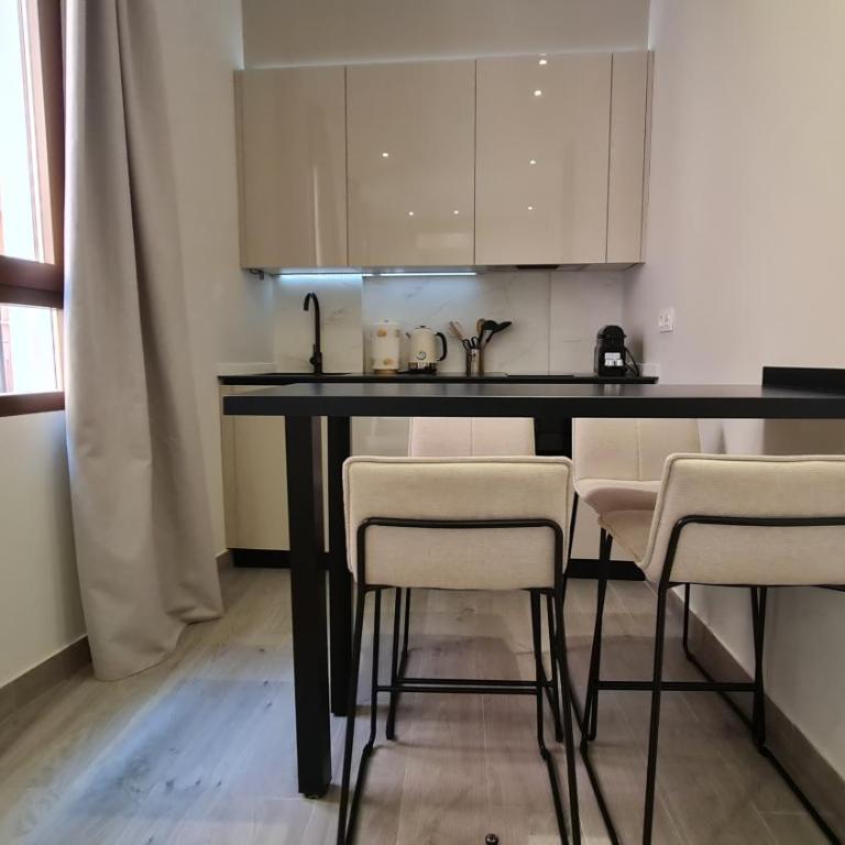Suspiro 202 Elegant Suite - One-Bedroom Deluxe Apartment - 11