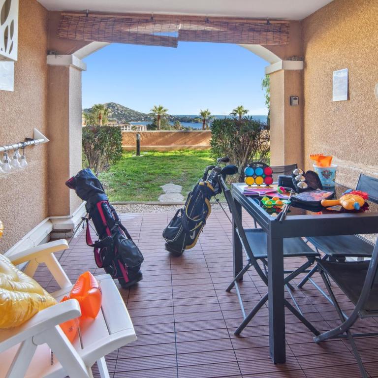 Cap Estérel Magnifique vue mer avec parking et piscine - Apartment mit 1 Schlafzimmer, Meerblick und Terrasse - 17