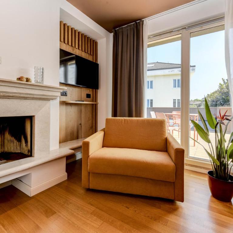 Best Western Hotel Arya - Queen Suite with Two Sofa Beds, Two Terraces and Private Pool - Non-Smoking - 16