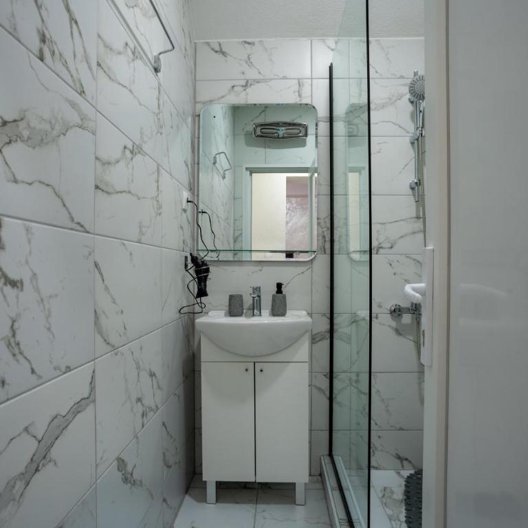 Apartmani ALBION - One-Bedroom Apartment with Terrace - 13