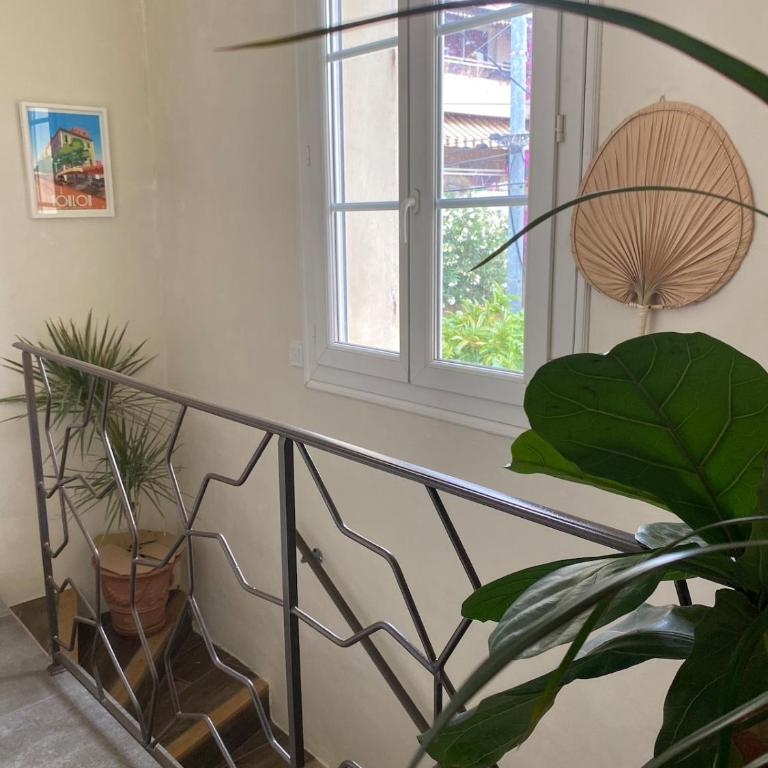 Maison Méditerranéenne proche du cœur de ville, avec piscine - Three-Bedroom Villa - 14