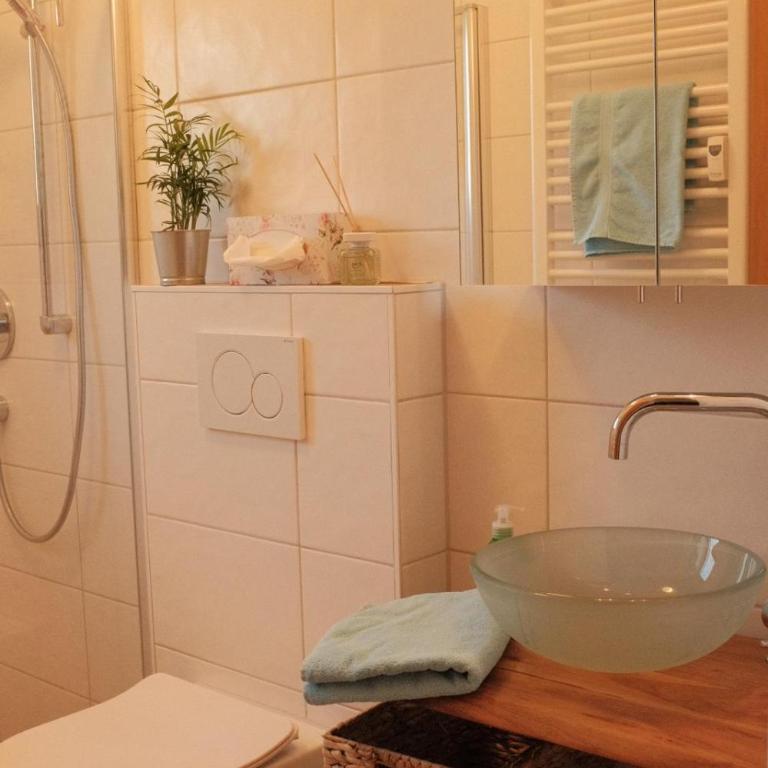 Ammergaufeeling mit einmaligem Bergblick, Terrasse, Nähe zur Nato Schule - Apartment mit 1 Schlafzimmer - 17