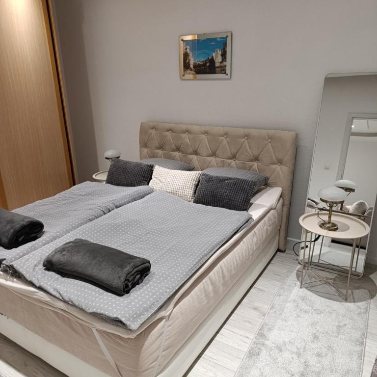 Lux Old Bridge - Two-Bedroom Apartment - 8