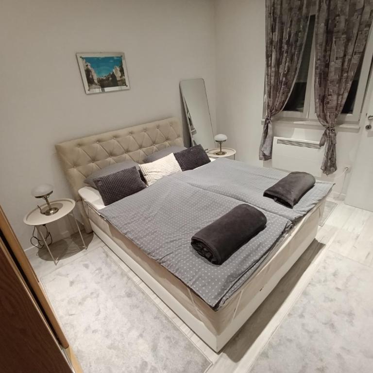 Lux Old Bridge - Two-Bedroom Apartment - 9