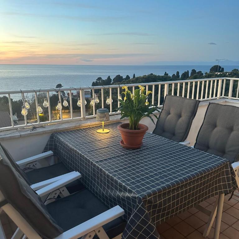 Apartment With Sea View - Two-Bedroom Apartment with Sea View - 6