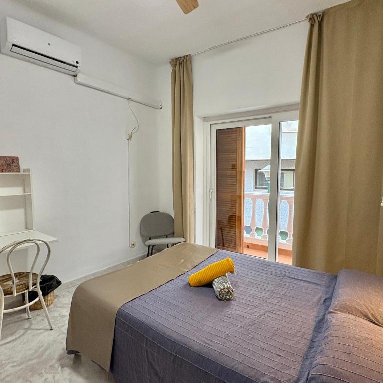 Habitación en Calle Molino - Double Room with Balcony and Shared Bathroom - 3