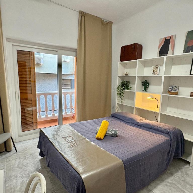 Habitación en Calle Molino - Double Room with Balcony and Shared Bathroom - 1