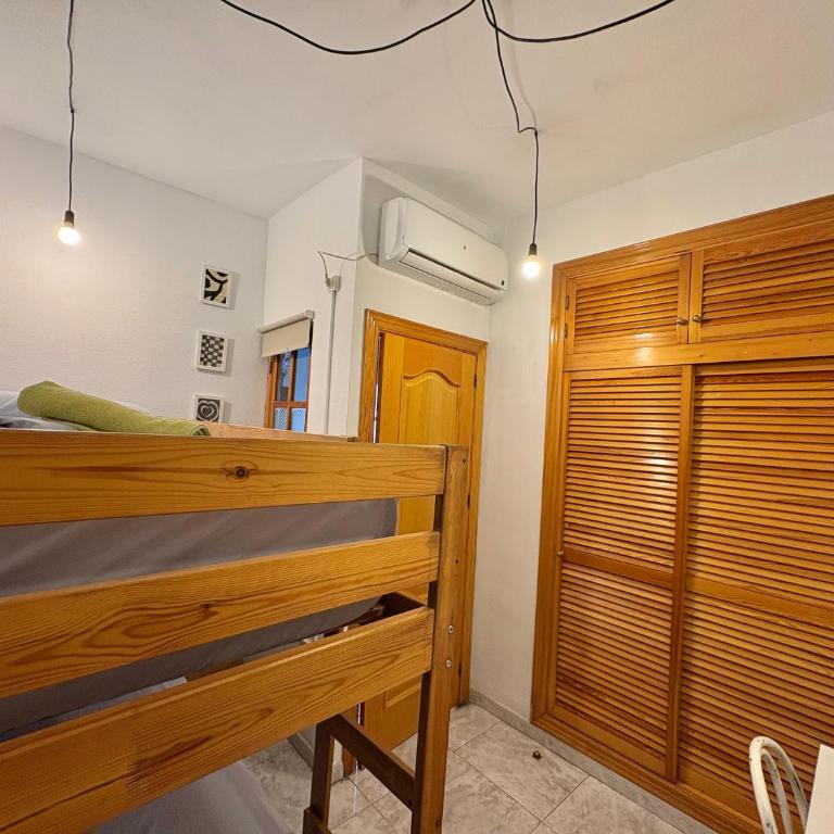 Habitación en Calle Molino - Twin Room with Bunk Beds and Shared Bathroom - 1