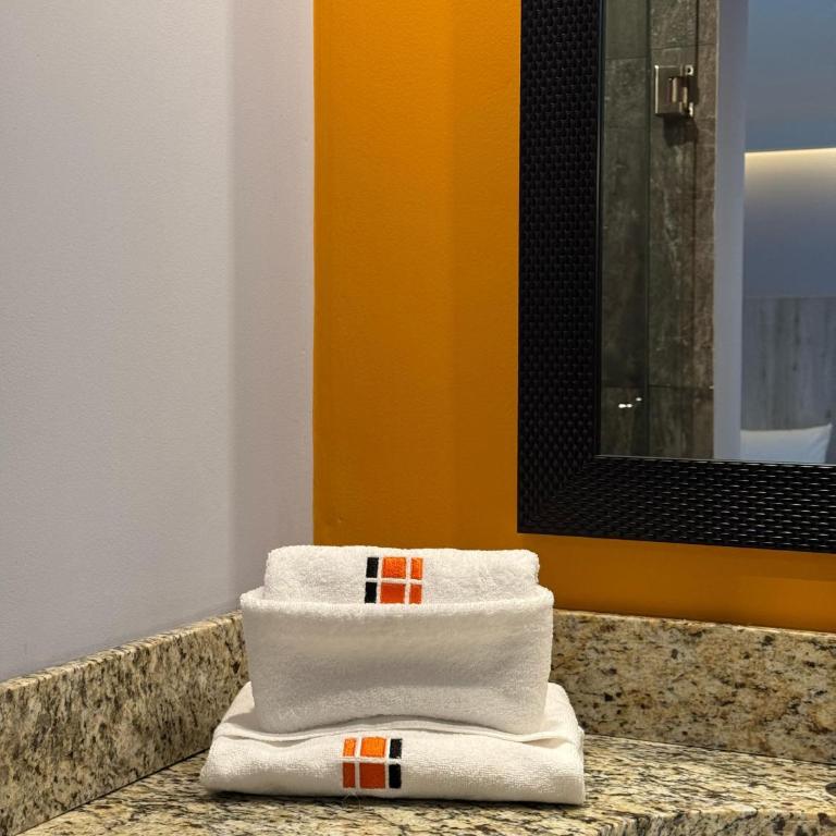 Hangar Inn TJ - Aeropuerto - Deluxe Queen Room with Two Queen Beds - 4