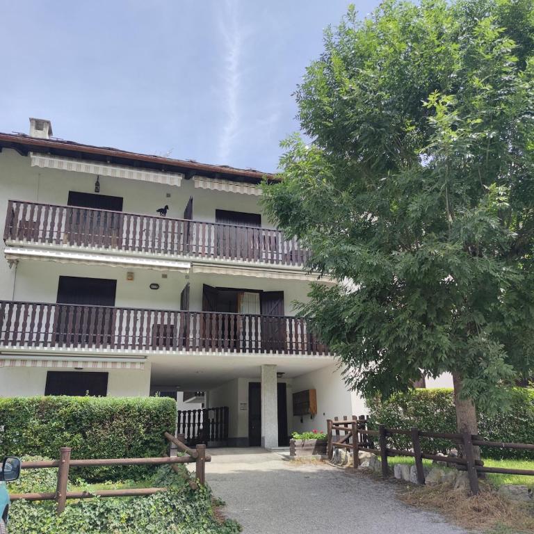 Sun & Relaxation La Tour - One-Bedroom Apartment with Balcony and Mountain View - 8