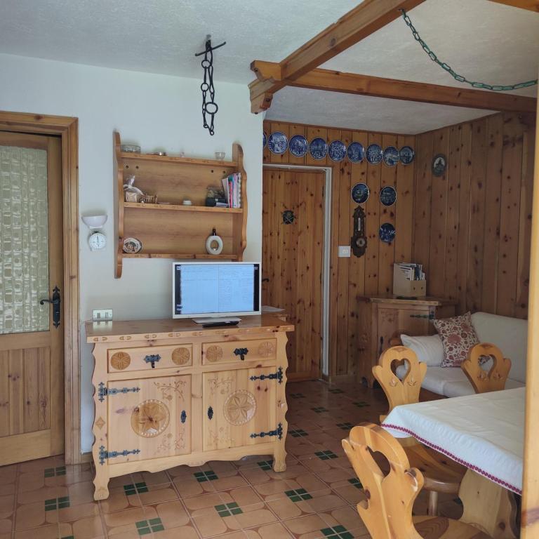 Sun & Relaxation La Tour - One-Bedroom Apartment with Balcony and Mountain View - 9