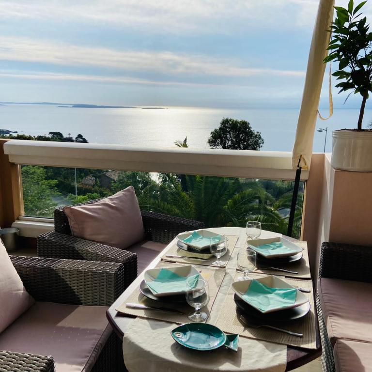 2 P vue panoramique classé 3 étoiles sur la baie de Cannes avec Garage - Appartement 1 Chambre - 2