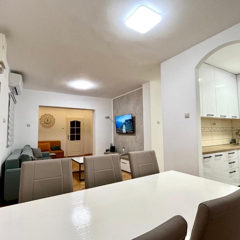 Three bedroom apartment Budva - Apartman sa 1 Spavaćom Sobom - 1