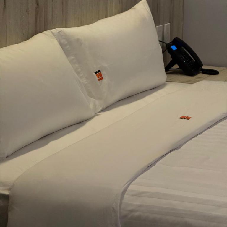Hangar Inn TJ - Aeropuerto - Deluxe King Suite - 4