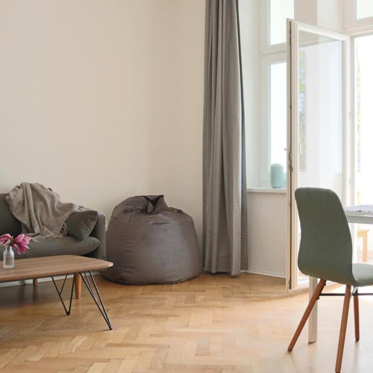 Großzügige Wohnung im Villenviertel 2 Schlafzimmer und Loggia - Apartment mit 2 Schlafzimmern - 11
