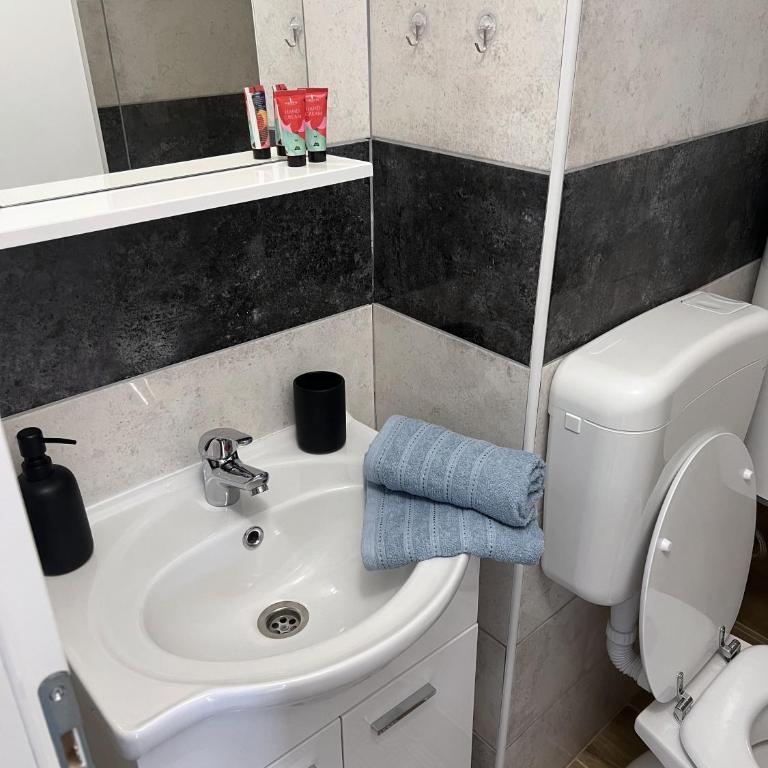 Stone House Ripac - Three-Bedroom Vacation Home - 24