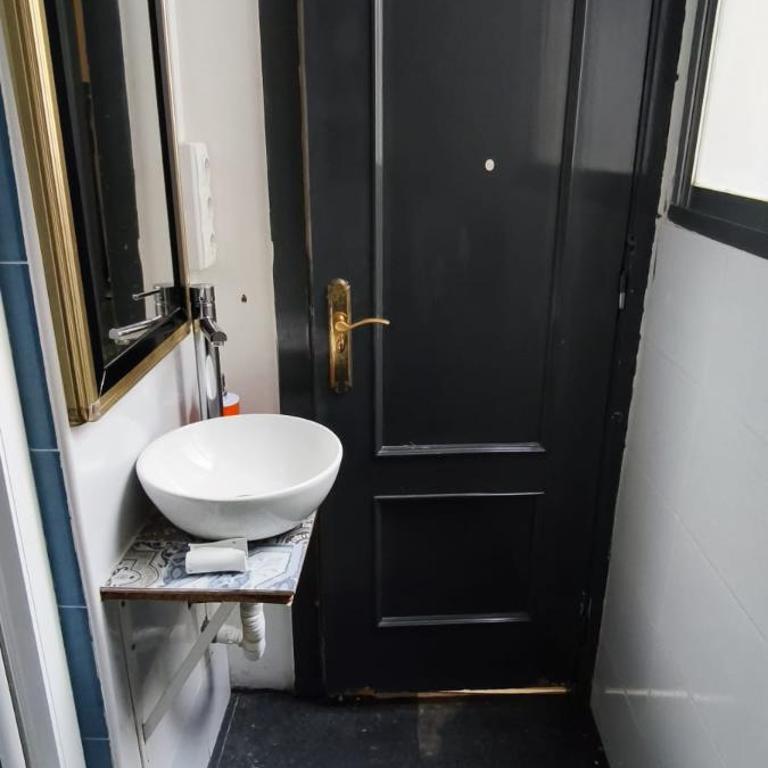 Plaza Opera Home - Triple Room with Shared Bathroom - 7