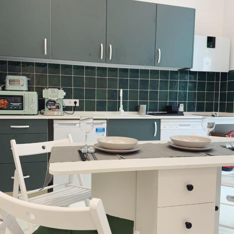 Apartment 1 City of Arts and science Fast Wifi 1 - One-Bedroom Apartment - 3