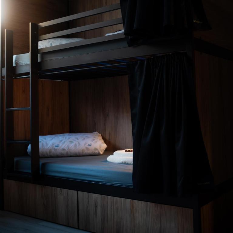 Only for Women Hostel Madrid-Sol - Bed in 6-Bed Female Dormitory Room - 2