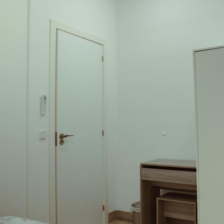 Only for Women Hostel Madrid-Sol - Double Room Only Female - 7