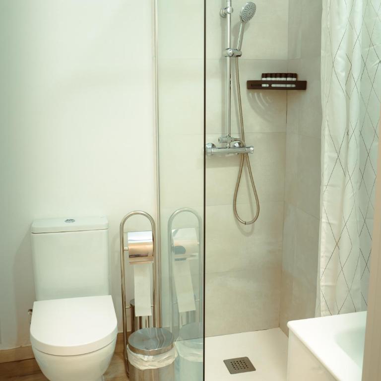 Only for Women Hostel Madrid-Sol - Bed in 6-Bed Female Dormitory Room - 4
