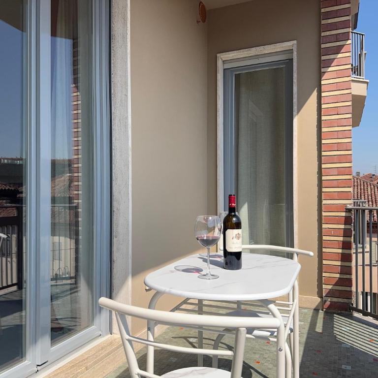 In the Historic Centre, with a View of the Towers - Appartamento con 1 Camera da Letto con Balcone e Vista Città - 6