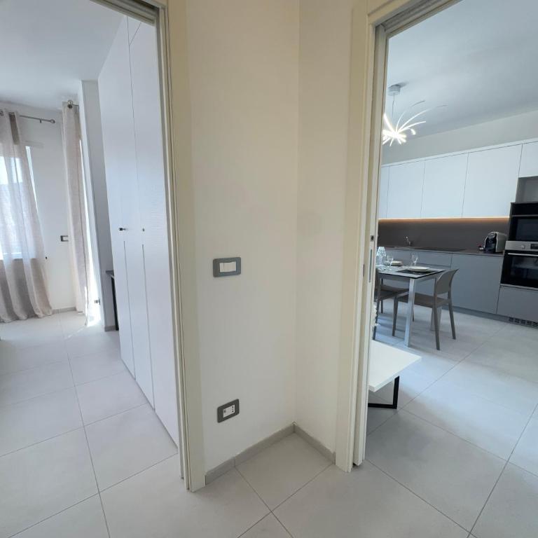 In the Historic Centre, with a View of the Towers - Appartamento con 1 Camera da Letto con Balcone e Vista Città - 10