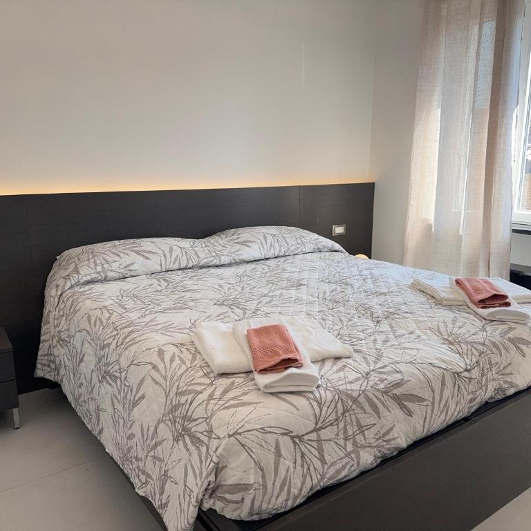 In the Historic Centre, with a View of the Towers - Appartamento con 1 Camera da Letto con Balcone e Vista Città - 2